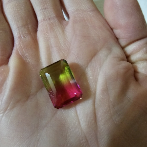 Colorful Watermelon Quartz Gemstone 14 Carats - Picture 3 of 3